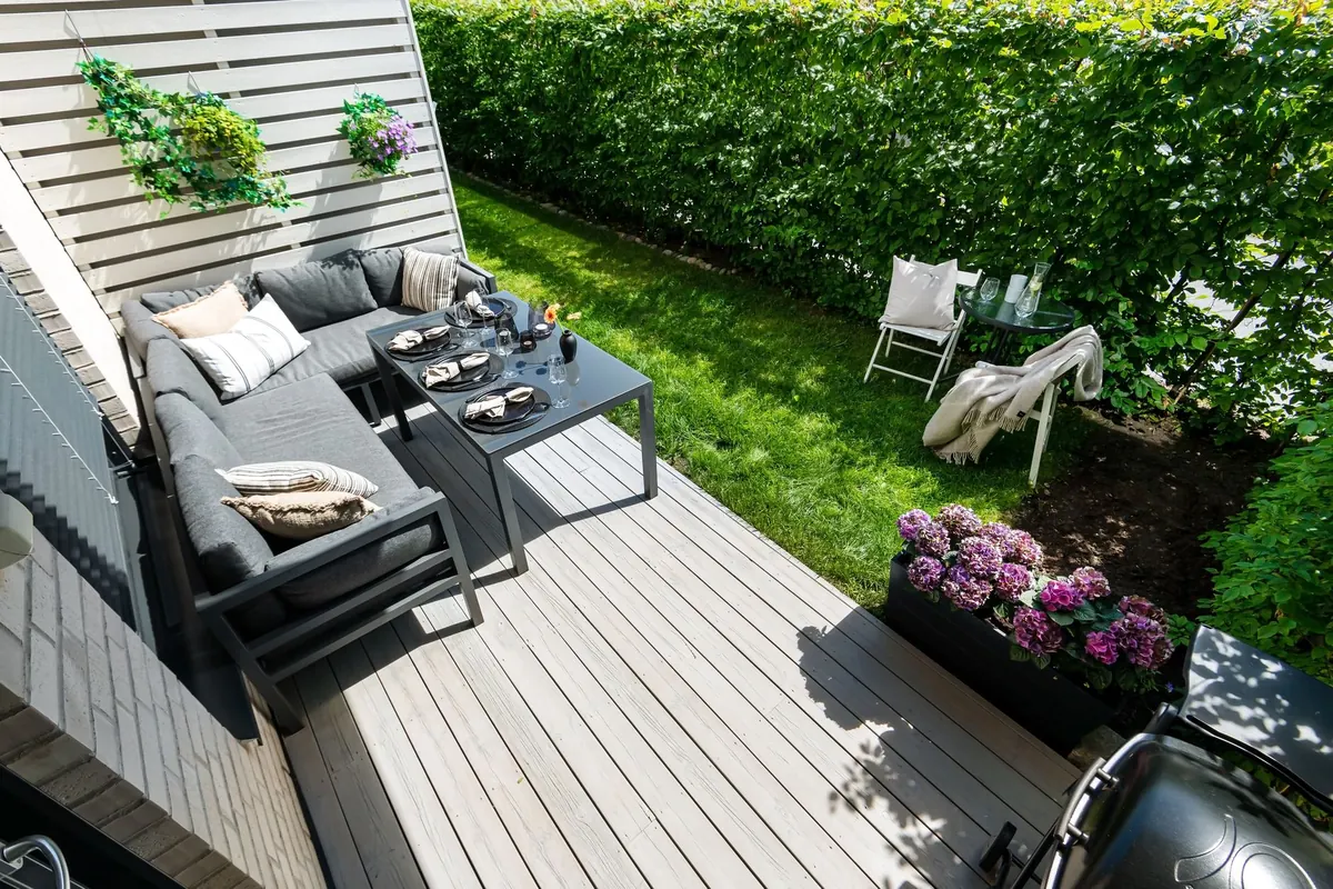 How to Plan a Patio for Entertaining in Unpredictable UK Weather